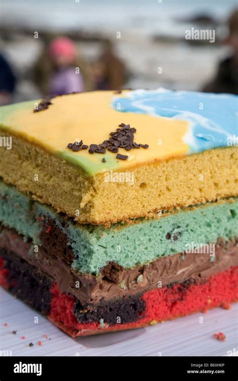 what kind of rocks are similar to layers of cake